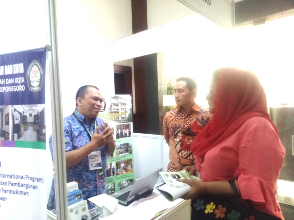 MIL Undip Mengikuti Pameran Booth di Bappenas Jakarta