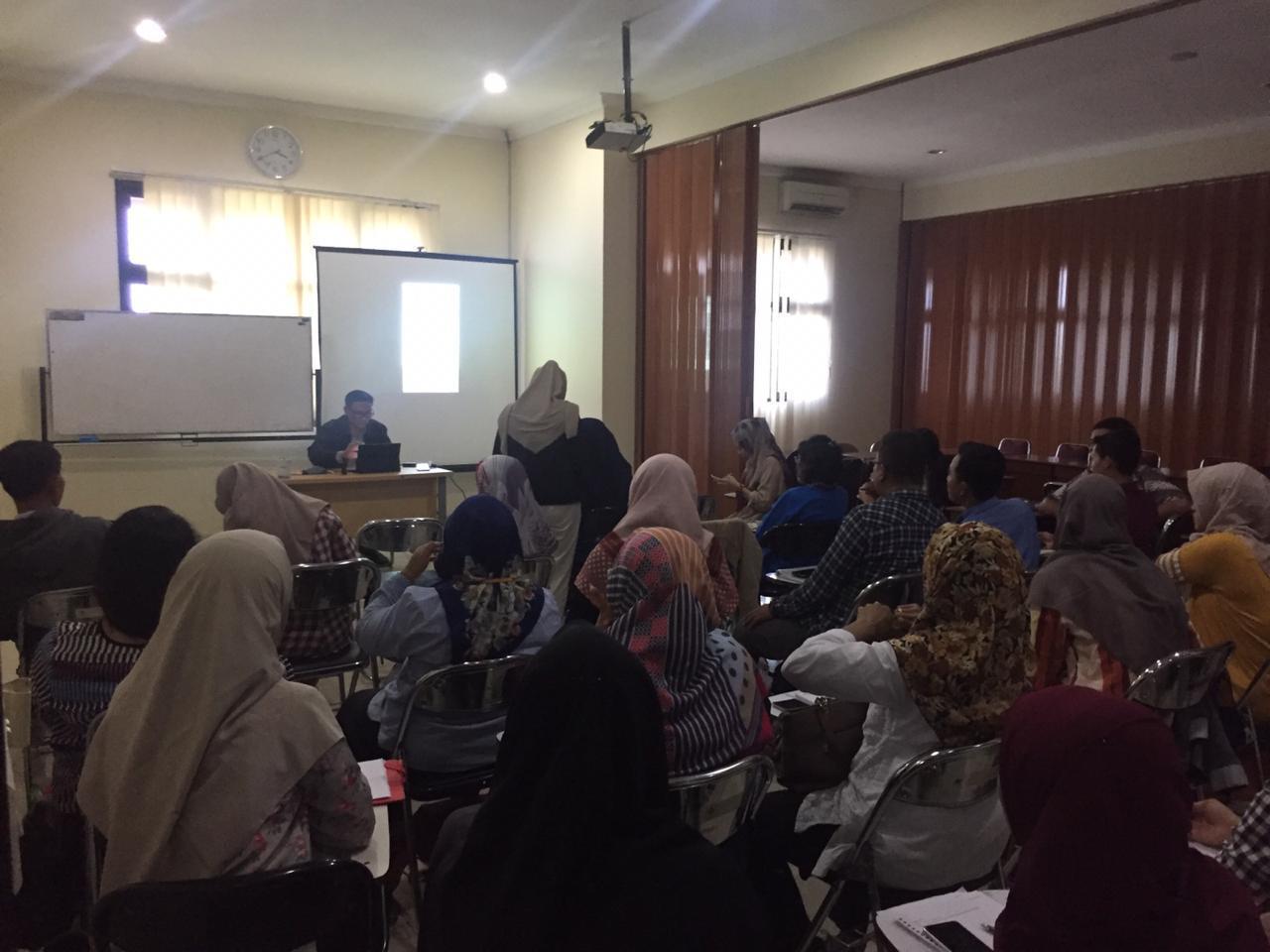 Dekan Sekolah Pascasarjana  Periode 2015-2019 mengawali perkuliahan Perdana di MIL